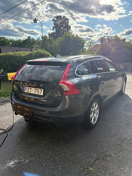 Volvo V60 3 of 5