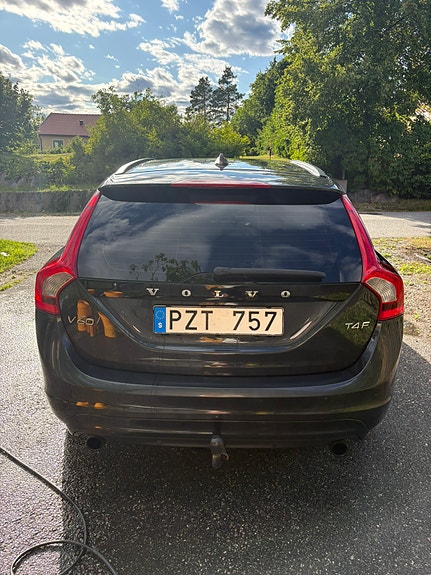 Volvo V60 4 of 5