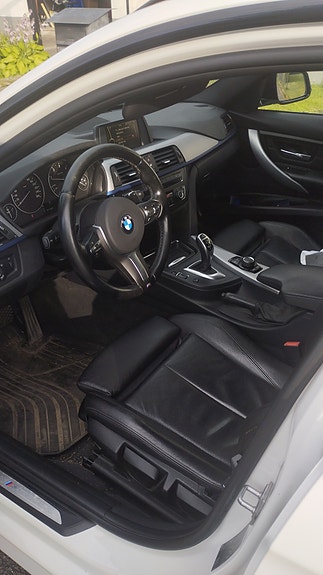 BMW 320d 4 of 5