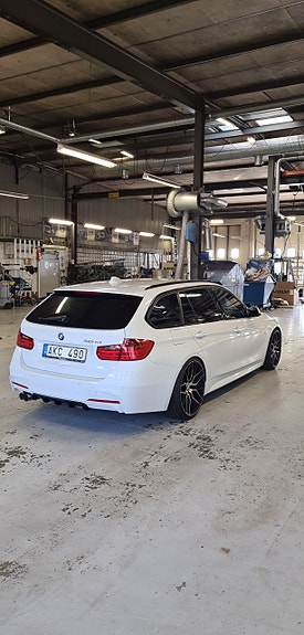 BMW 320d 2 of 6