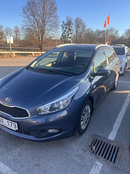Kia Ceed 2 of 4