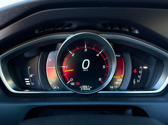 Volvo V40 14 of 19