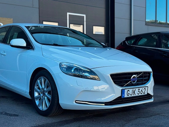 Volvo V40 3 of 19