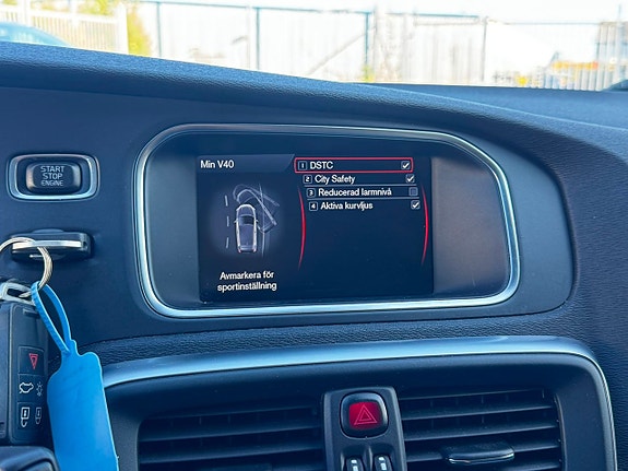 Volvo V40 15 of 19