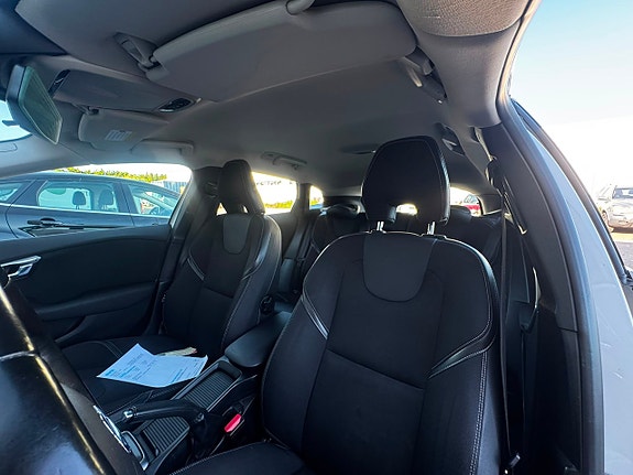 Volvo V40 16 of 19