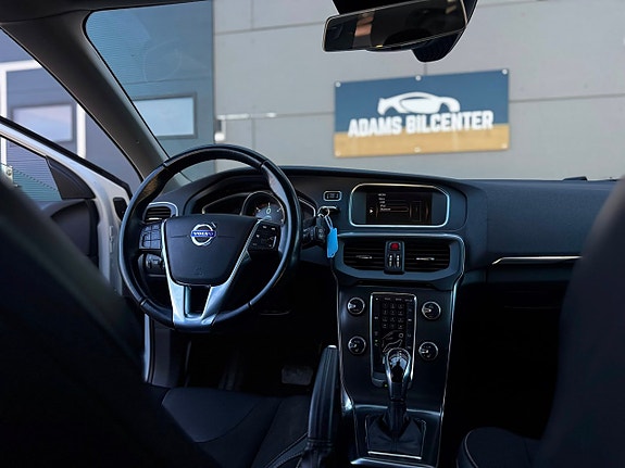 Volvo V40 11 of 19