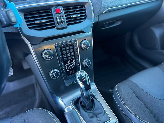 Volvo V40 17 of 19