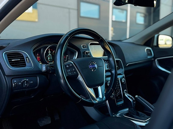 Volvo V40 9 of 19