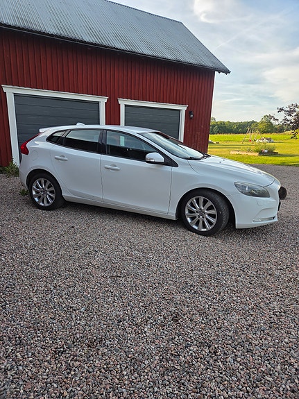 Volvo V40 3 of 5