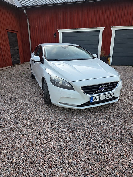 Volvo V40 2 of 5