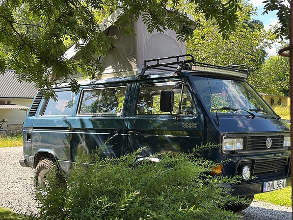 Volkswagen Caravelle 2 of 5