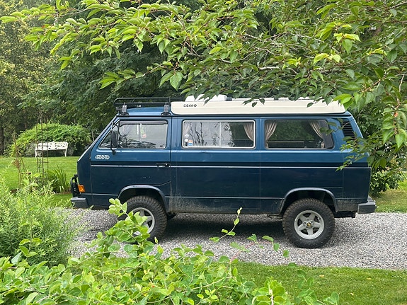 Volkswagen Caravelle 3 of 5