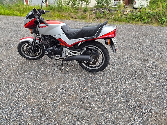 Suzuki GSX550E 2 of 3