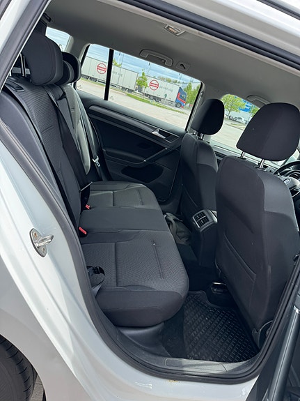 Volkswagen Golf VII 6 of 9