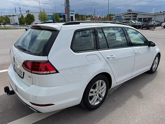 Volkswagen Golf VII 5 of 9