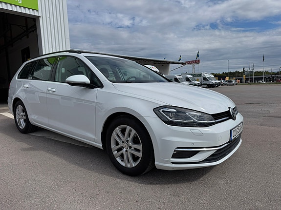 Volkswagen Golf VII 2 of 9