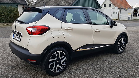 Renault Captur 2 of 5
