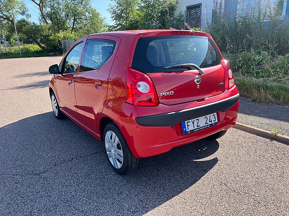 Nissan Pixo 3 of 5