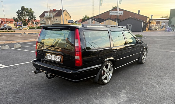 Volvo V70 4 of 5