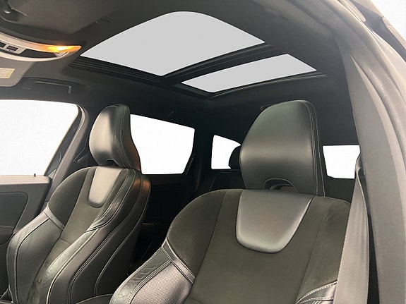 Volvo XC60 10 of 26