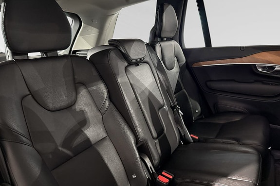Volvo XC90 11 of 16