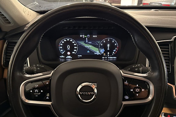 Volvo XC90 16 of 16