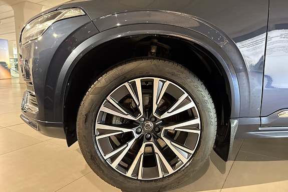 Volvo XC90 12 of 16