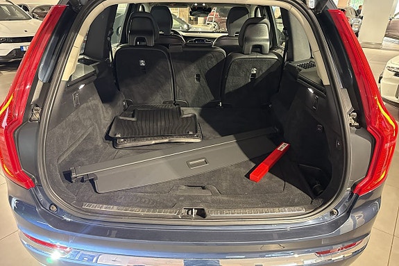 Volvo XC90 13 of 16