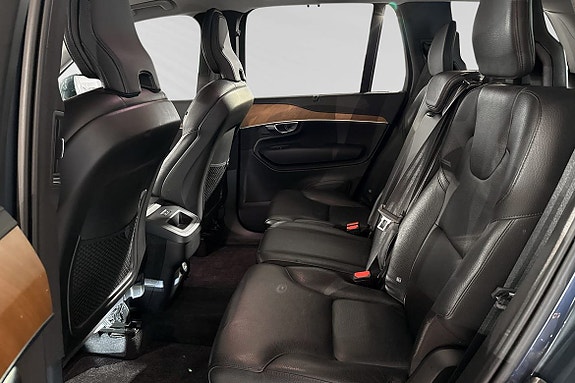 Volvo XC90 8 of 16