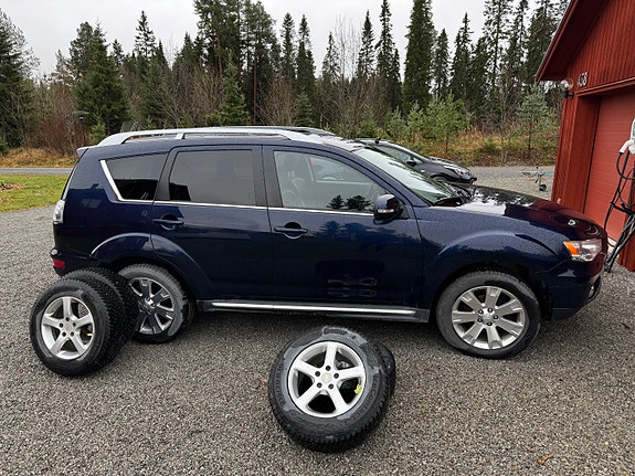 Mitsubishi Outlander 2 of 5