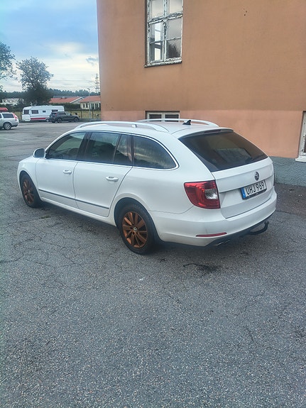 Skoda Superb 3 of 4