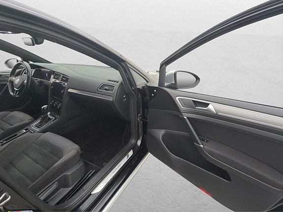 Volkswagen Golf Alltrack 16 of 30