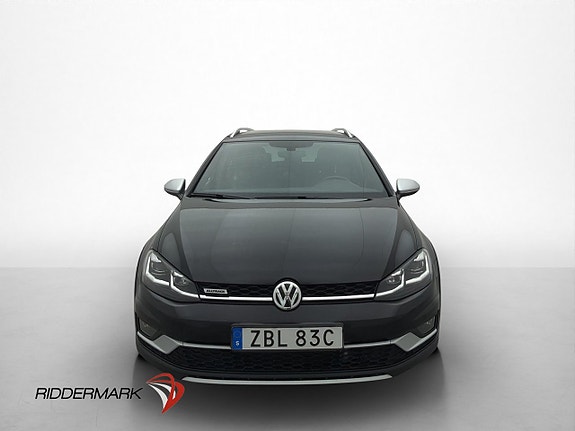 Volkswagen Golf Alltrack 2 of 5