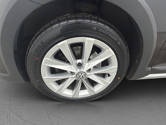 Volkswagen Golf Alltrack 29 of 30