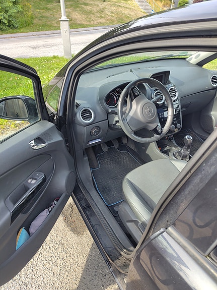 Opel Corsa 2 of 5