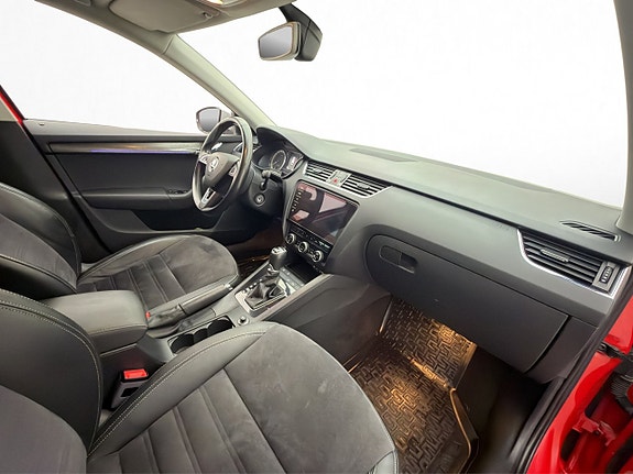 Skoda Octavia Scout 11 of 27
