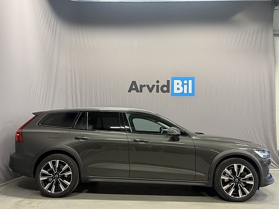 Volvo V60 Cross Country 3 of 5