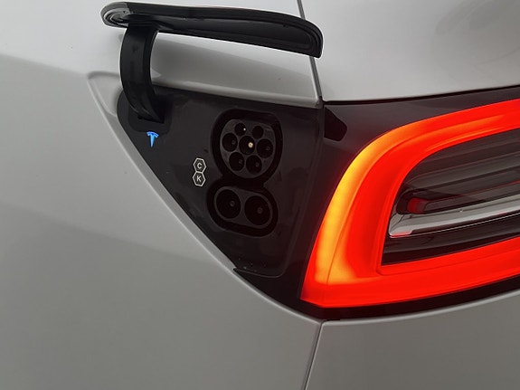 Tesla Model Y 28 of 28
