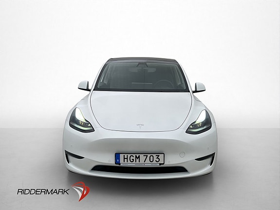 Tesla Model Y 3 of 5