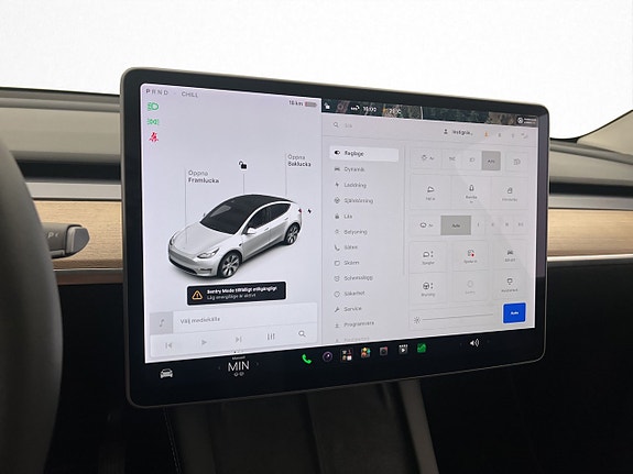 Tesla Model Y 18 of 28