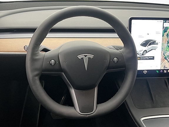 Tesla Model Y 11 of 28
