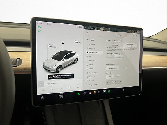 Tesla Model Y 20 of 28
