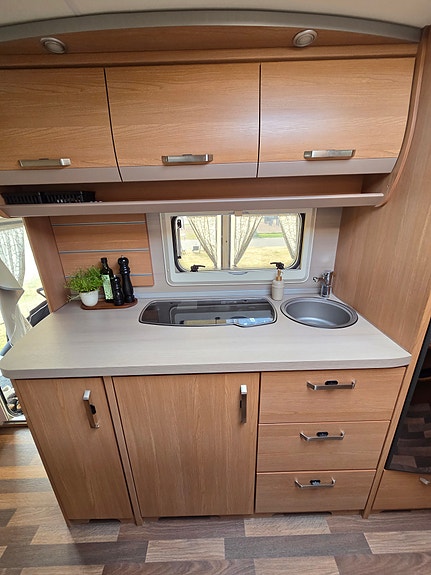 Knaus Sport - 580 QS -Barnkammare - Förtält 3m 25 of 30