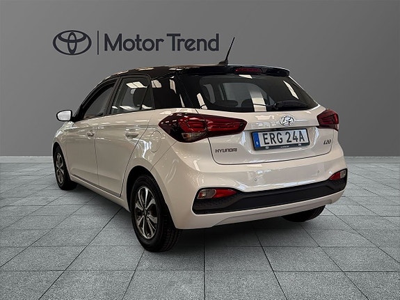 Hyundai i20 2 of 17