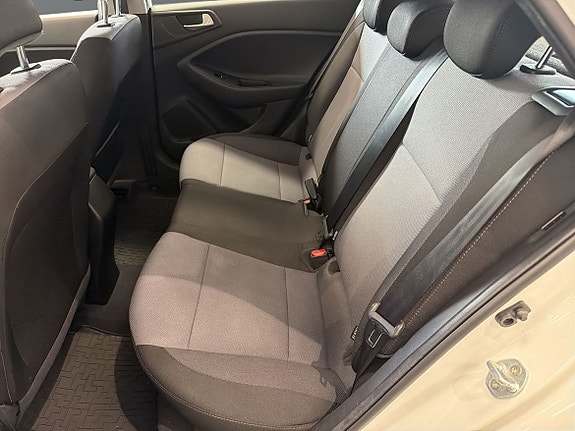 Hyundai i20 9 of 17