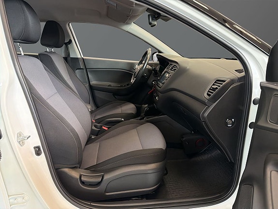 Hyundai i20 7 of 17