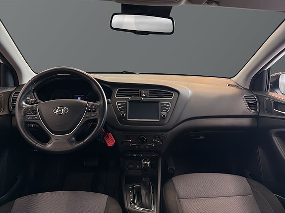 Hyundai i20 10 of 17