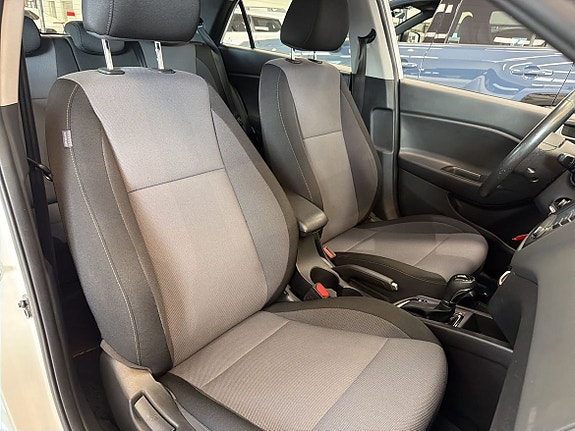 Hyundai i20 8 of 17
