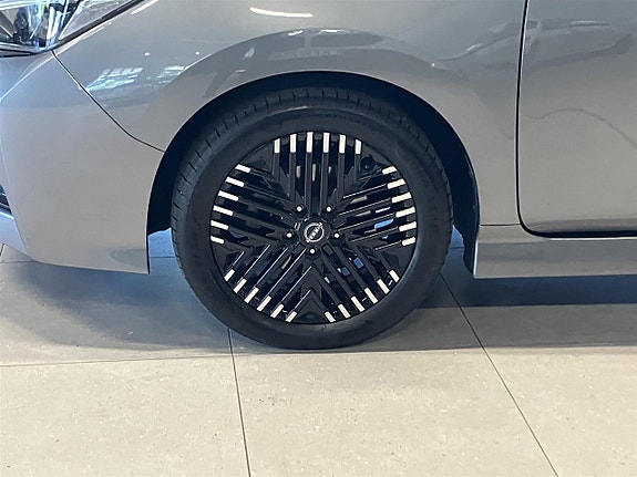 Nissan Leaf 4 of 5
