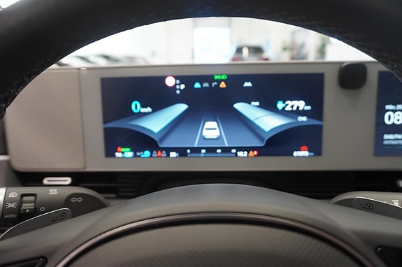 Hyundai IONIQ 11 of 13